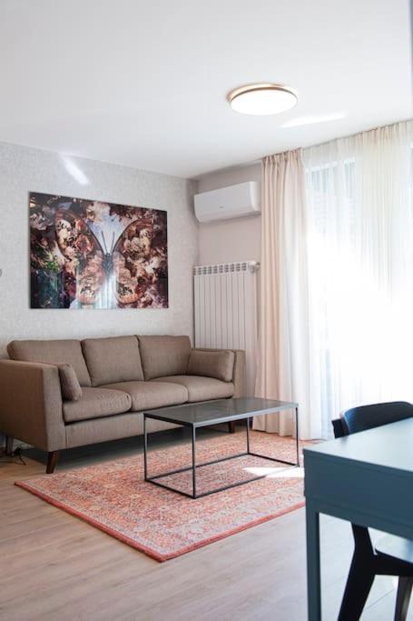 Madrid: A Modern 2-Bedroom Apartment With Parking Sofia Exterior photo